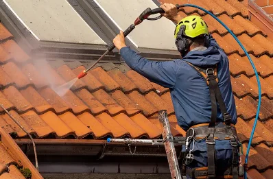 Démoussage et hydrofuge de toiture à Servas