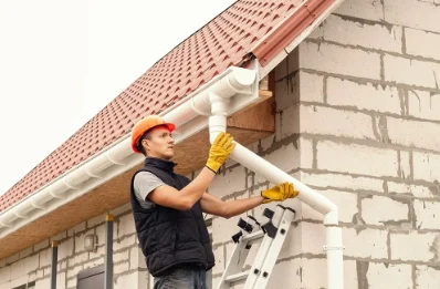Pose et remplacement de gouttières à Servas